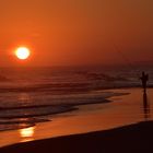 Sonnenuntergang mit Angler im Nov. 2015 am Strand Porto Mos/Lagos