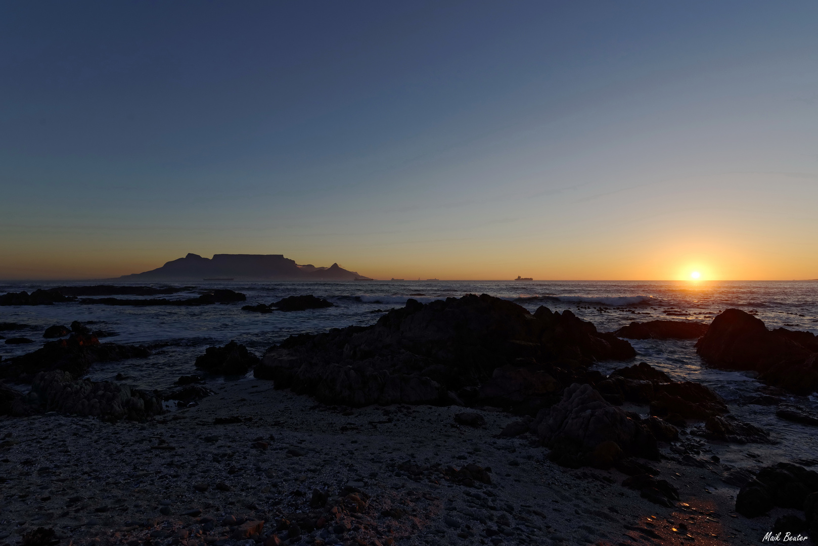 Sonnenuntergang mit Blick auf den Tafelberg...