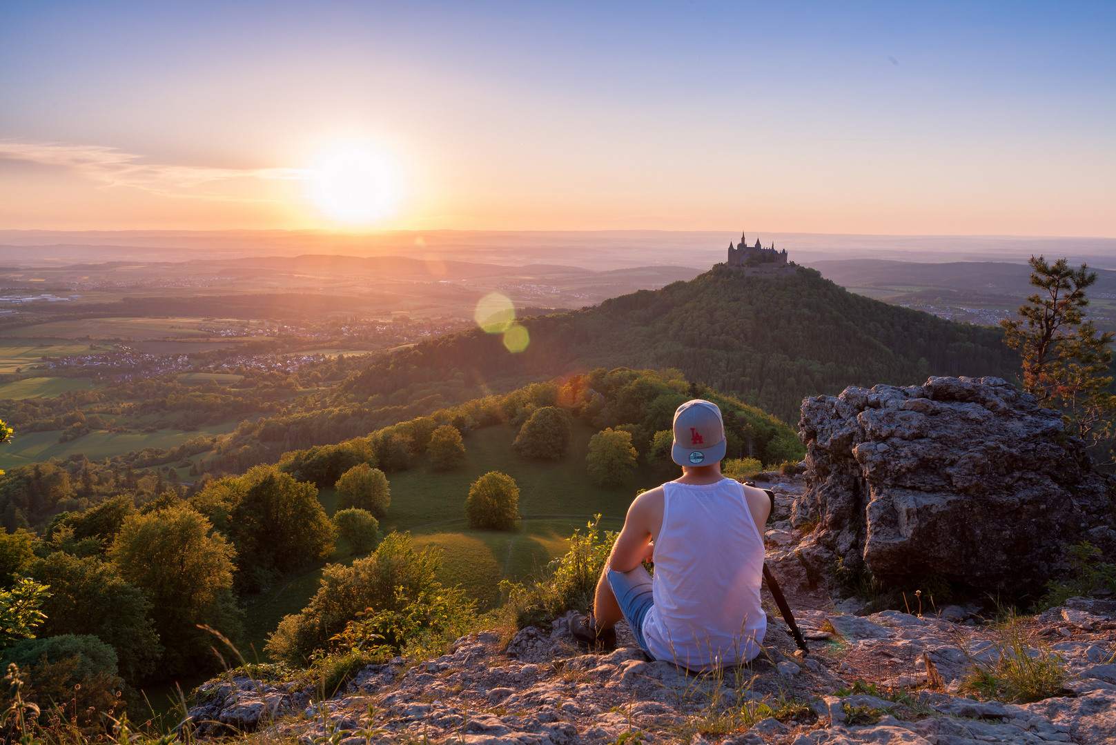 Sonnenuntergang mit Blick auf die Burg Hohenzollern