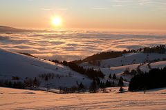 Sonnenuntergang mit Blick auf ein Wolkenmeer.