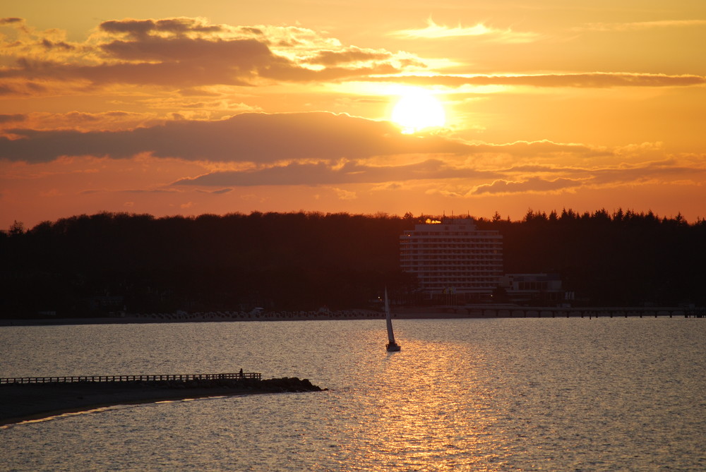 Sonnenuntergang mit Boot