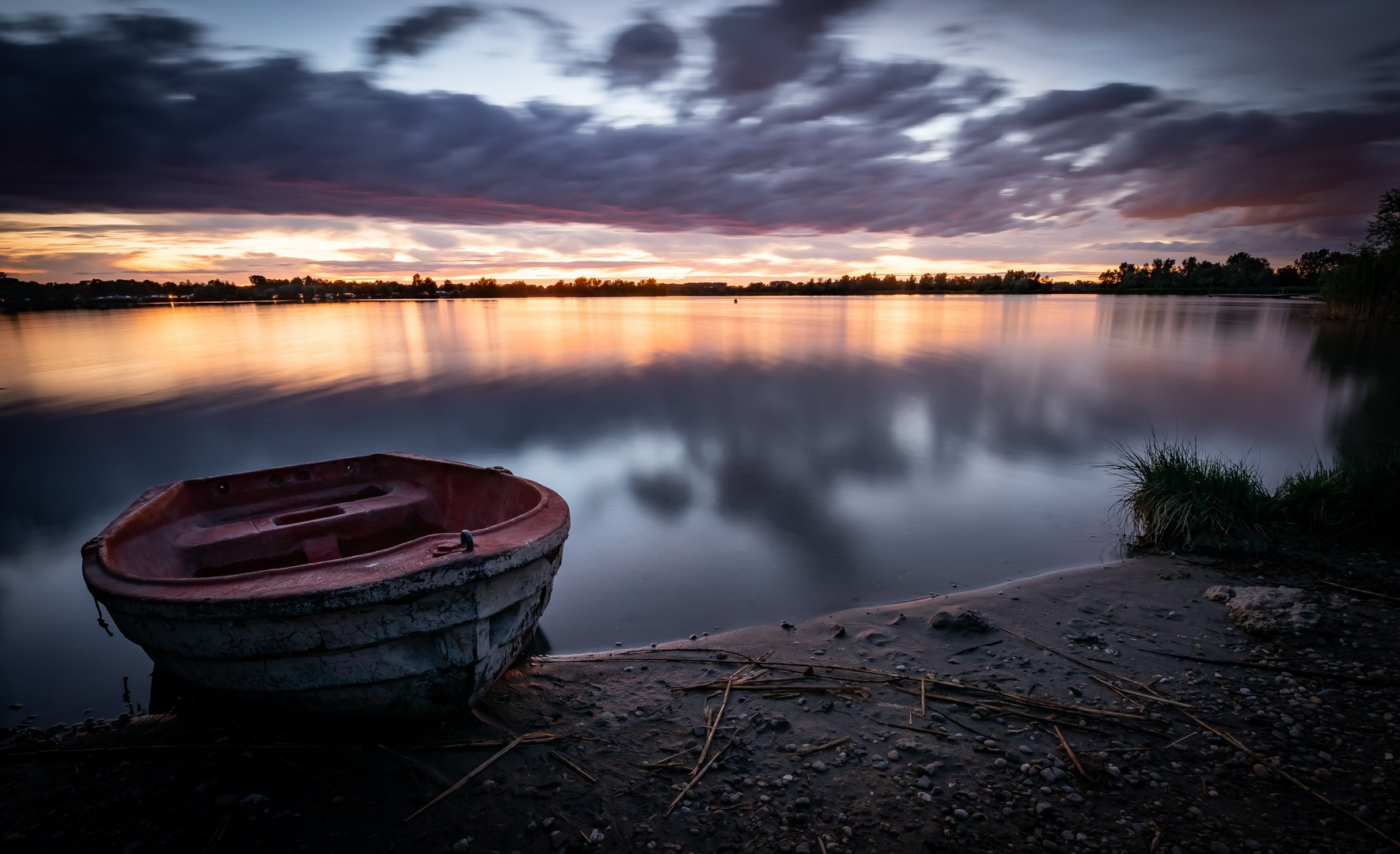 Sonnenuntergang mit Boot 