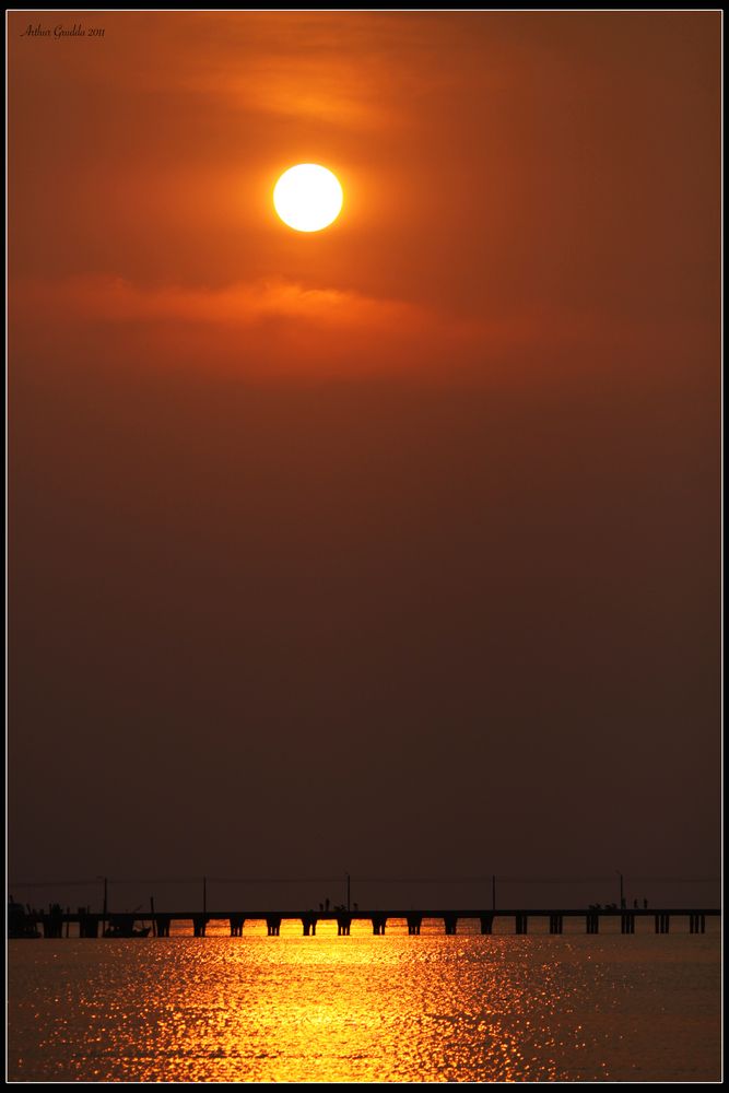 Sonnenuntergang mit Brücke