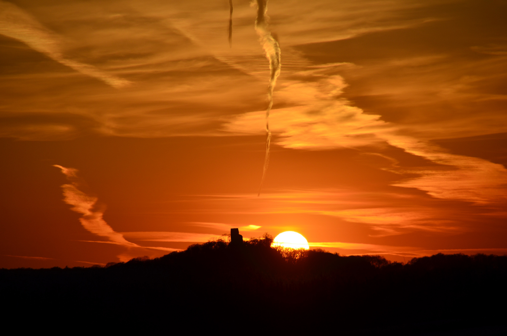 Sonnenuntergang mit Burg