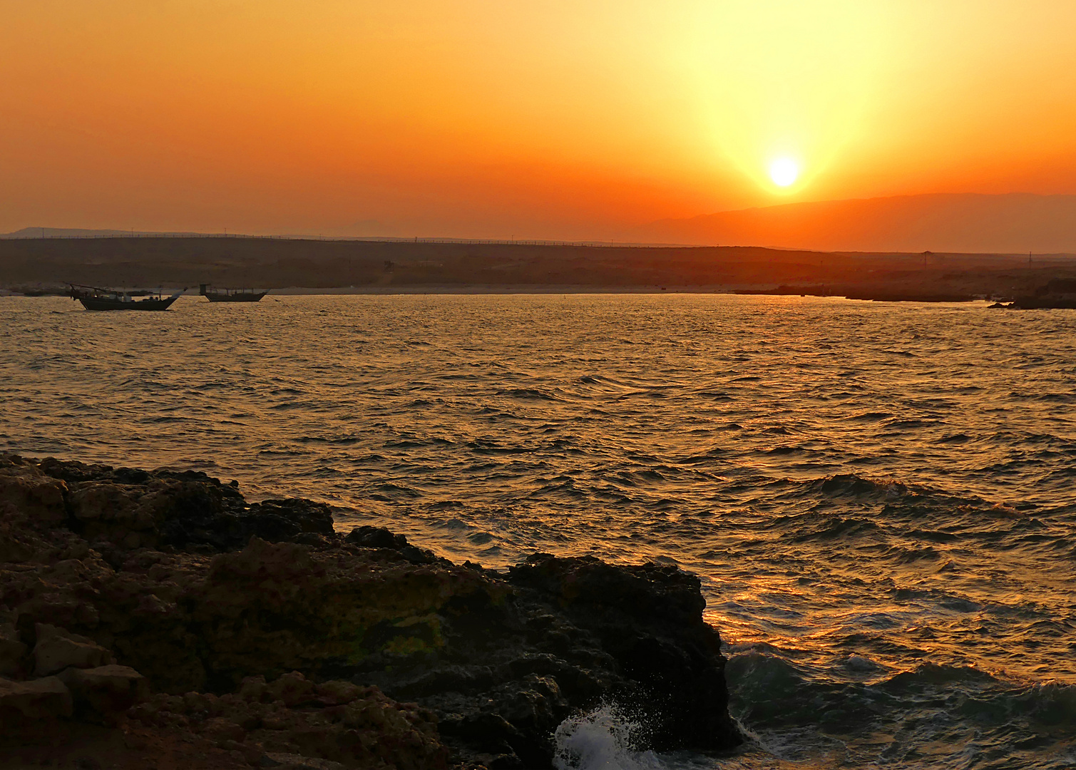 Sonnenuntergang mit Dhows