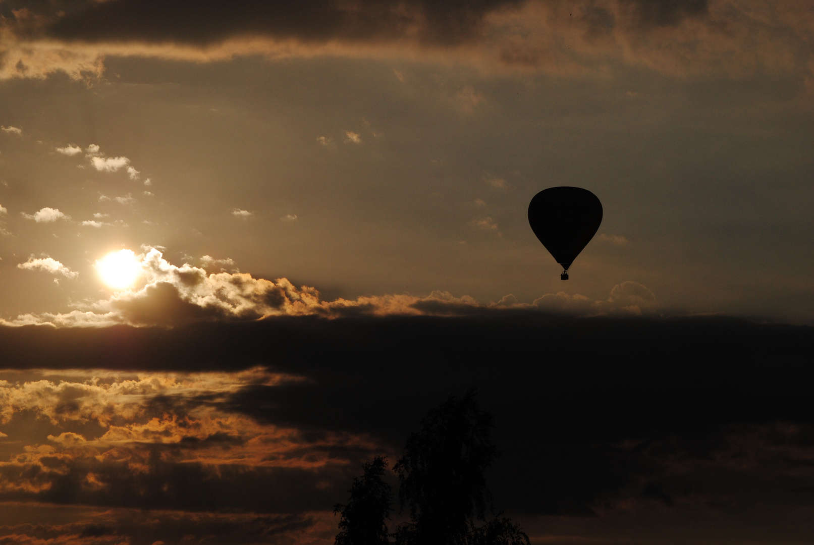 Sonnenuntergang mit einem Heißluftballon