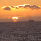 Sonnenuntergang mit Fähre zur Insel Gomera