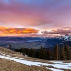 Sonnenuntergang mit farbigen Abendwolken 