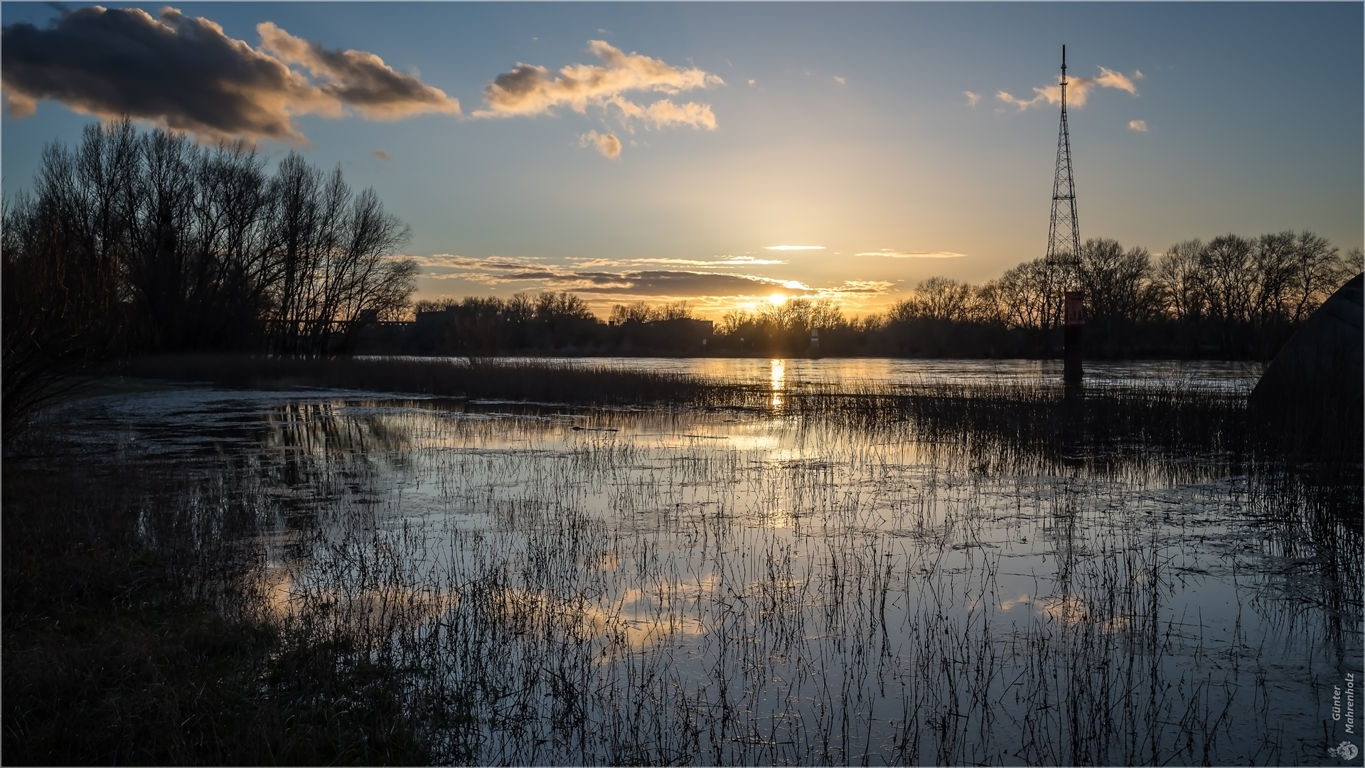 Sonnenuntergang mit Fernsehturm