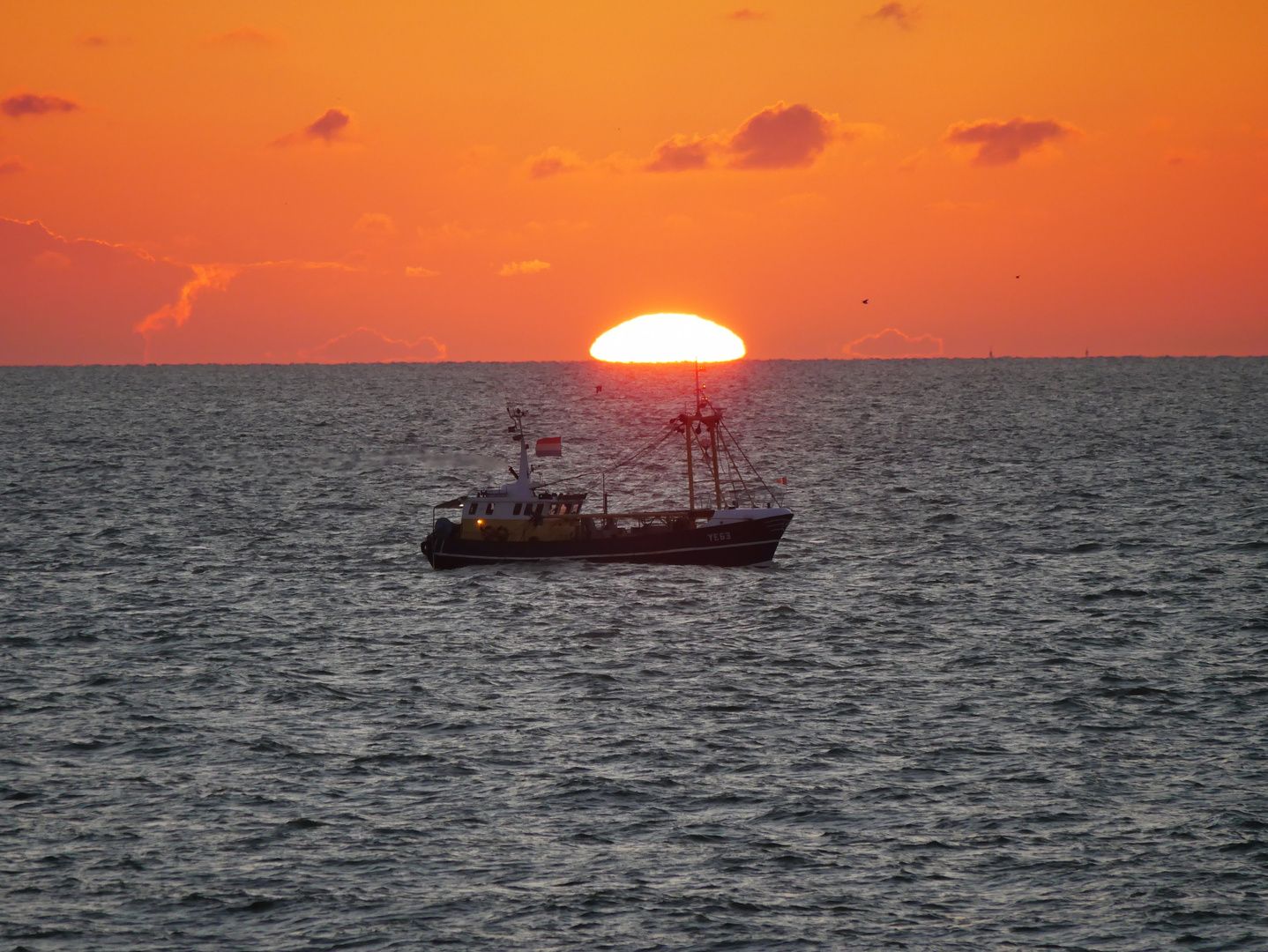 Sonnenuntergang mit Fischkutter