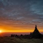 Sonnenuntergang mit Fliegerdenkmal auf der Wasserkuppe