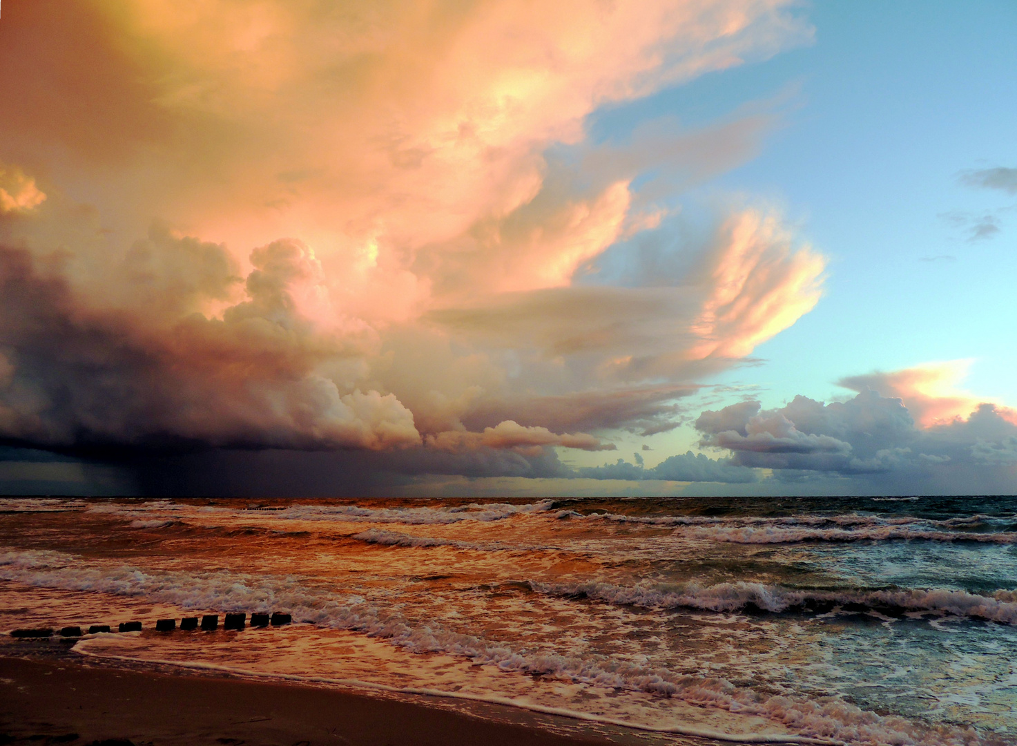 Sonnenuntergang mit Gewitter