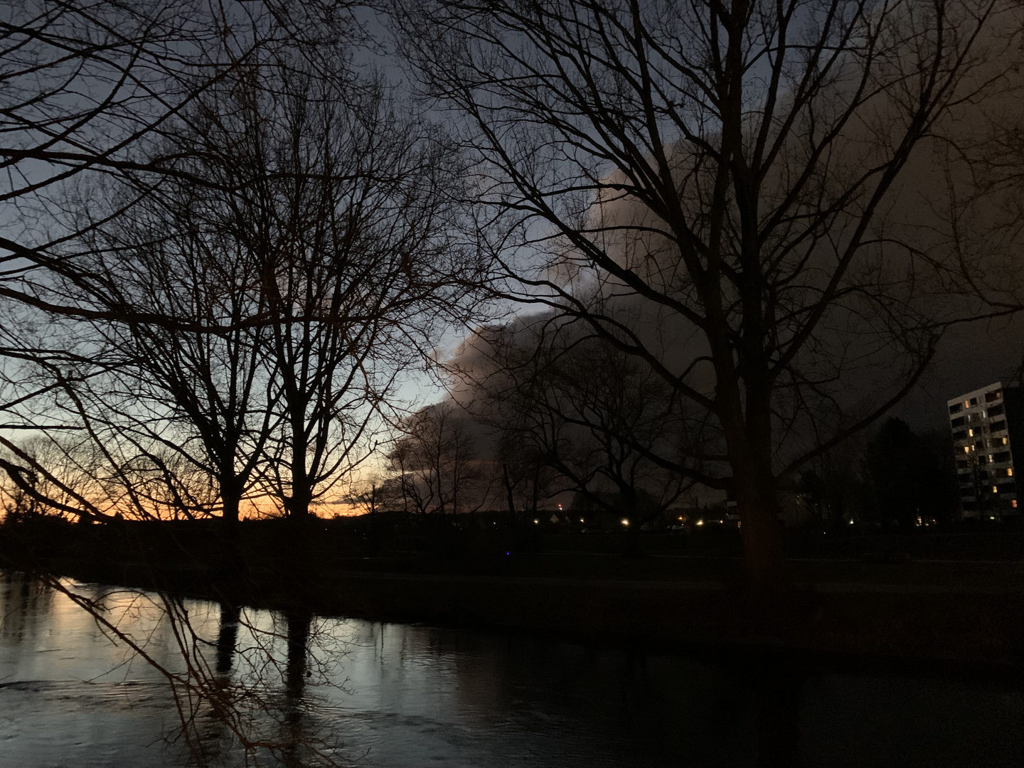 Sonnenuntergang mit Gewitterwolken