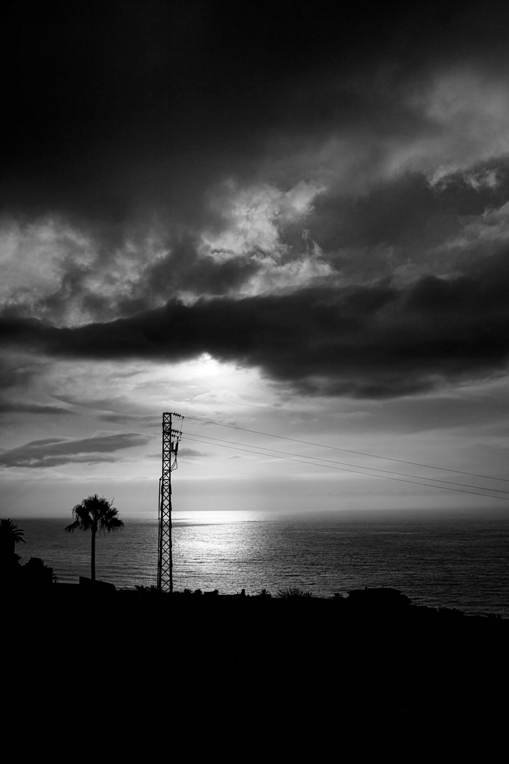 Sonnenuntergang mit Gewitterwolken