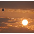 Sonnenuntergang mit Heisluftbalon