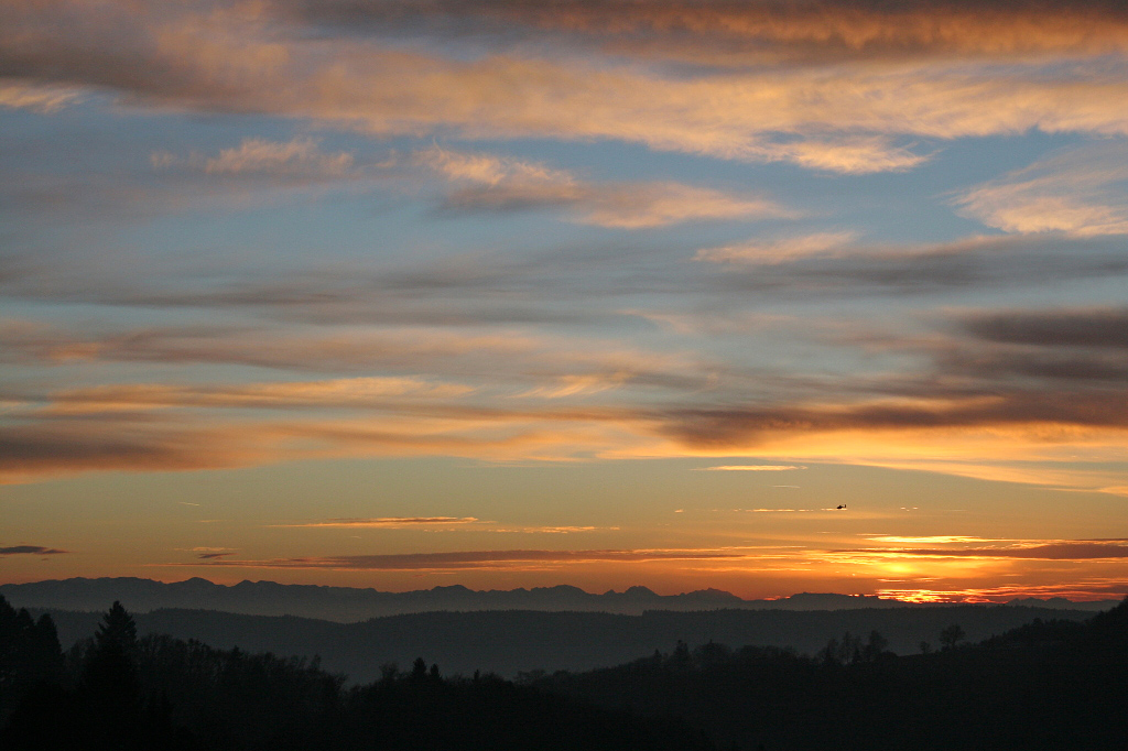 Sonnenuntergang mit Hubschrauber