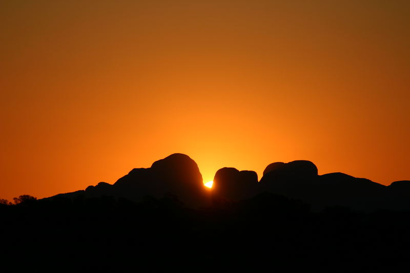 Sonnenuntergang mit Kata Tjuta