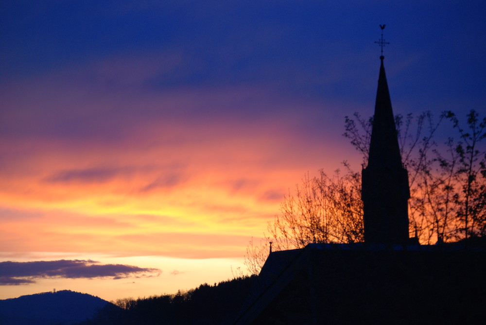 Sonnenuntergang mit Kirche!