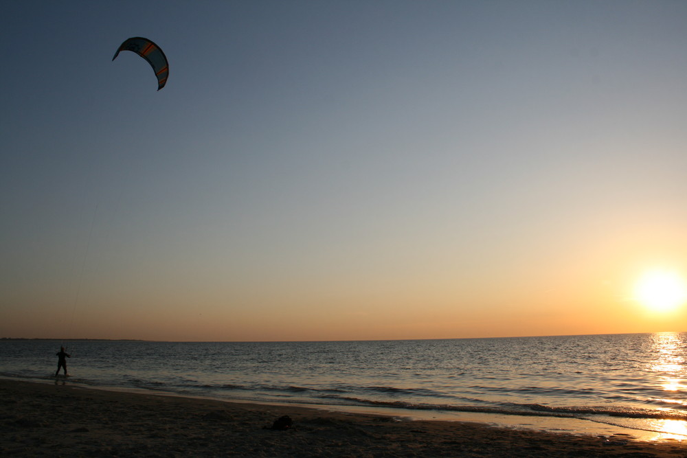 Sonnenuntergang mit Kiter