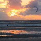 Sonnenuntergang mit Kitesurfer