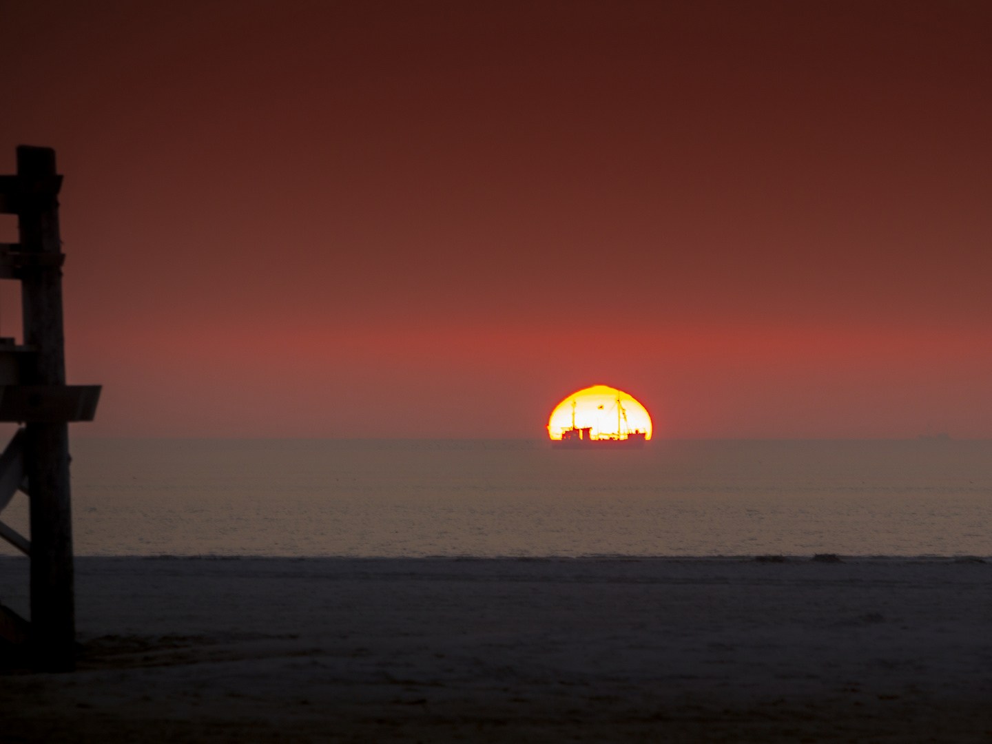 Sonnenuntergang mit Krabbenkutter