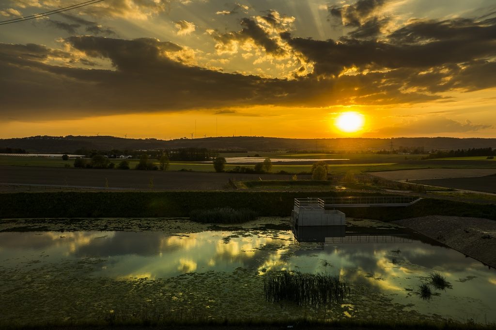 Sonnenuntergang mit ländlichem Flair