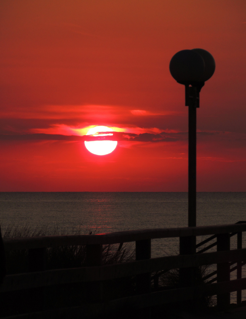 Sonnenuntergang mit Lampe - Wustrow