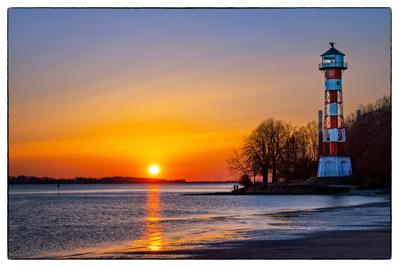 Sonnenuntergang mit Leuchtturm