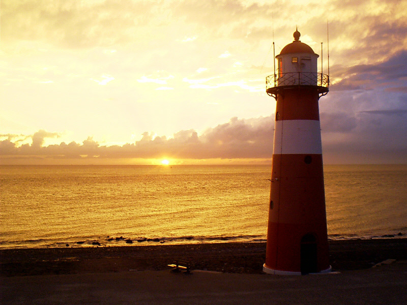 Fotografía zum Sonnenuntergang am Leuchtturm am See