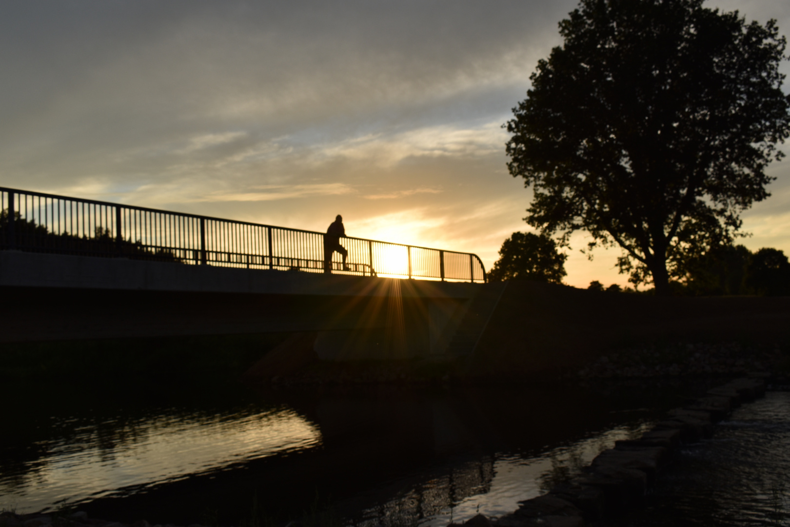 Sonnenuntergang mit Mann