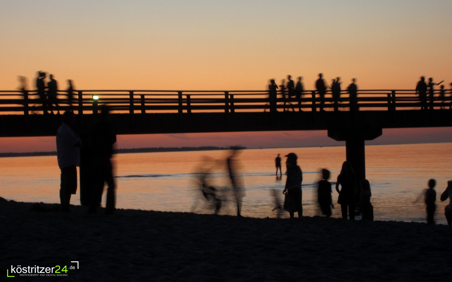 Sonnenuntergang mit Menschen