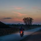 Sonnenuntergang mit Motorrad 