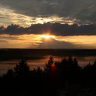 Sonnenuntergang mit Nebel im Tal