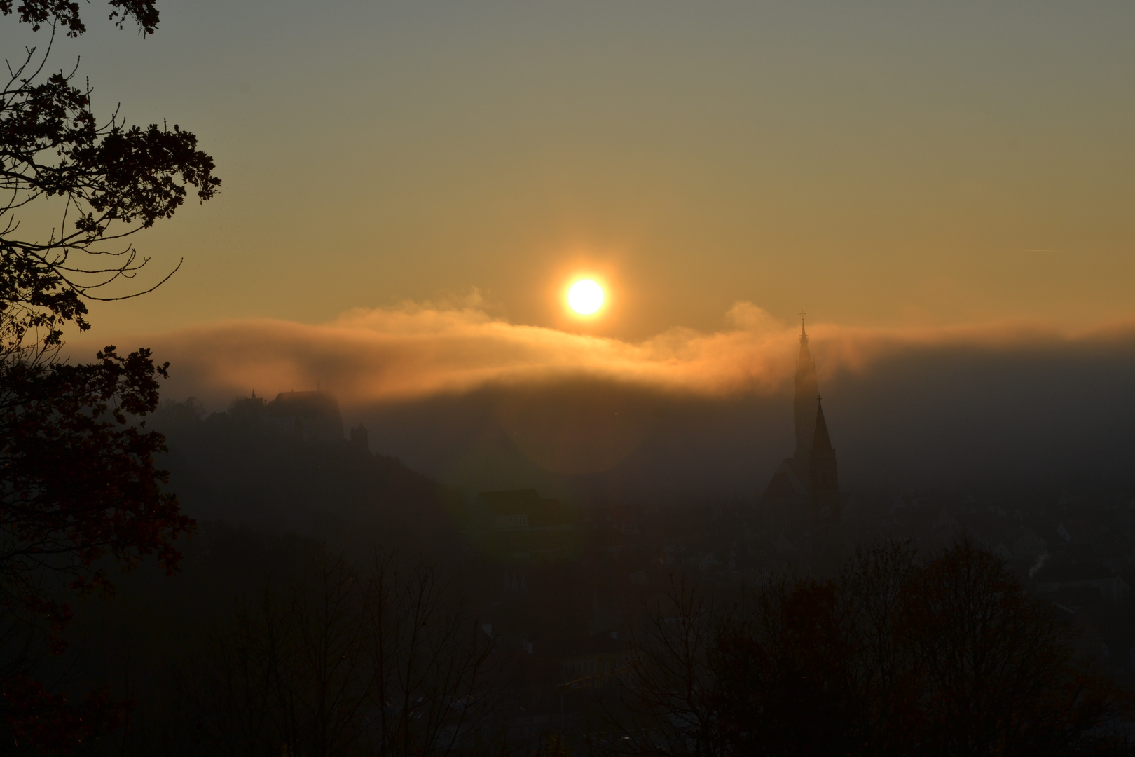 Sonnenuntergang mit Nebelwolke