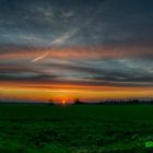 Sonnenuntergang mit Osterfeuer-Rauch