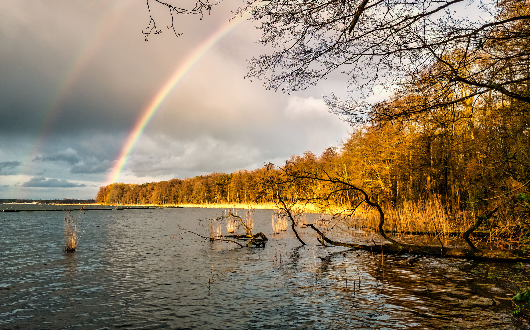 Sonnenuntergang mit Regenbogen