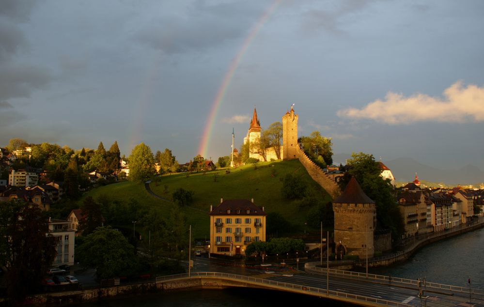 Sonnenuntergang mit Regenbogen