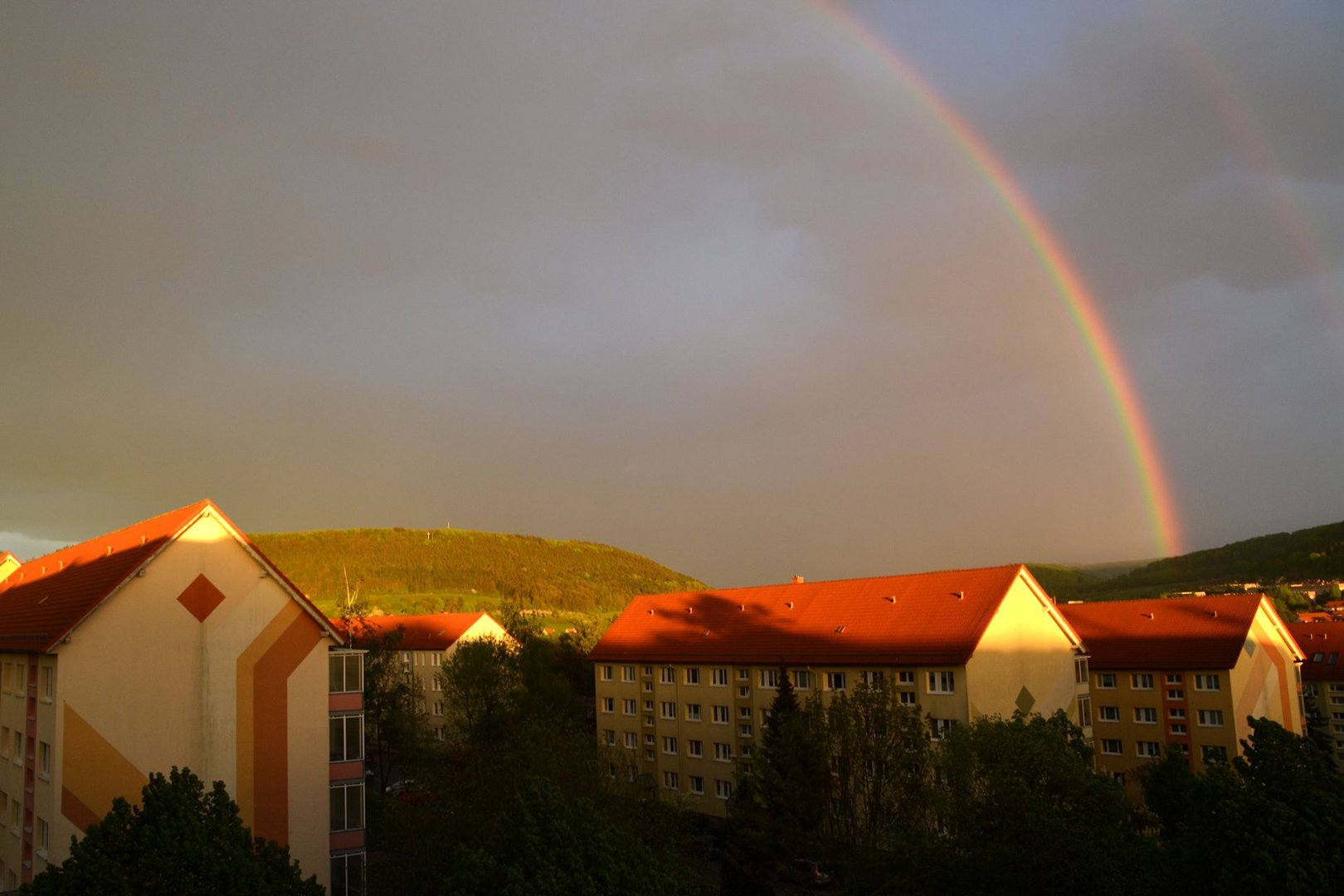 Sonnenuntergang mit Regenbogen