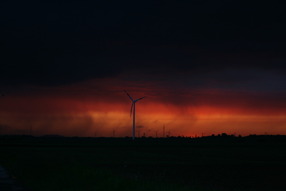 Sonnenuntergang mit Regenschauer