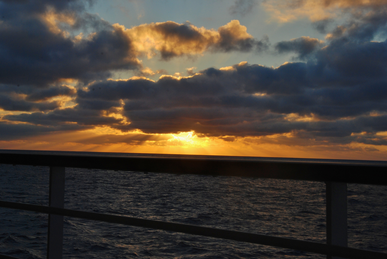 Sonnenuntergang mit Reling