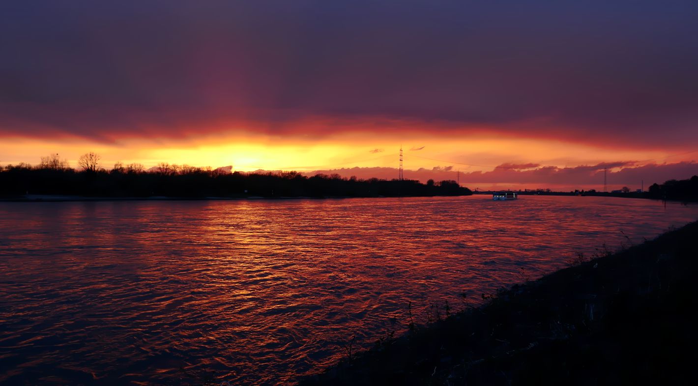 Sonnenuntergang mit Saharastaub    