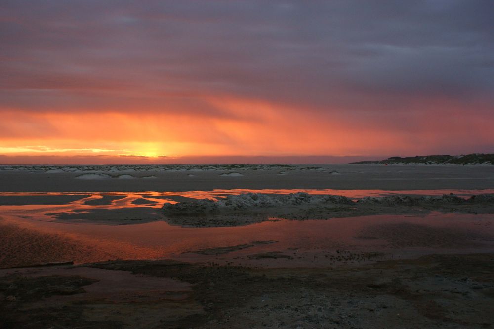 Sonnenuntergang mit Schauern am Horizont 3