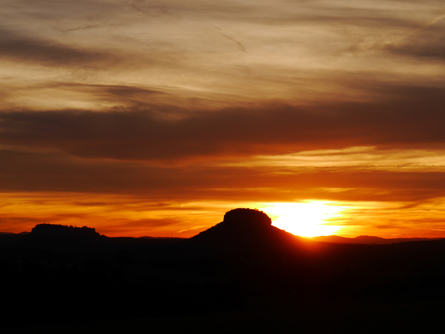 Sonnenuntergang mit Schloss Königstein