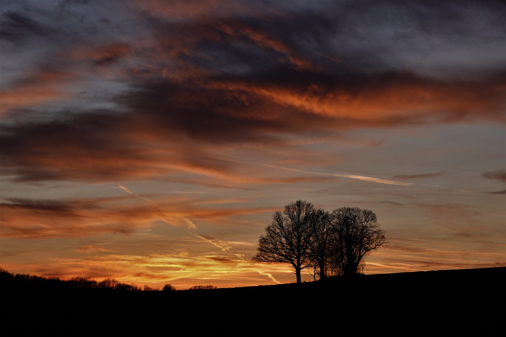 Sonnenuntergang mit schöner Wolkenbildung