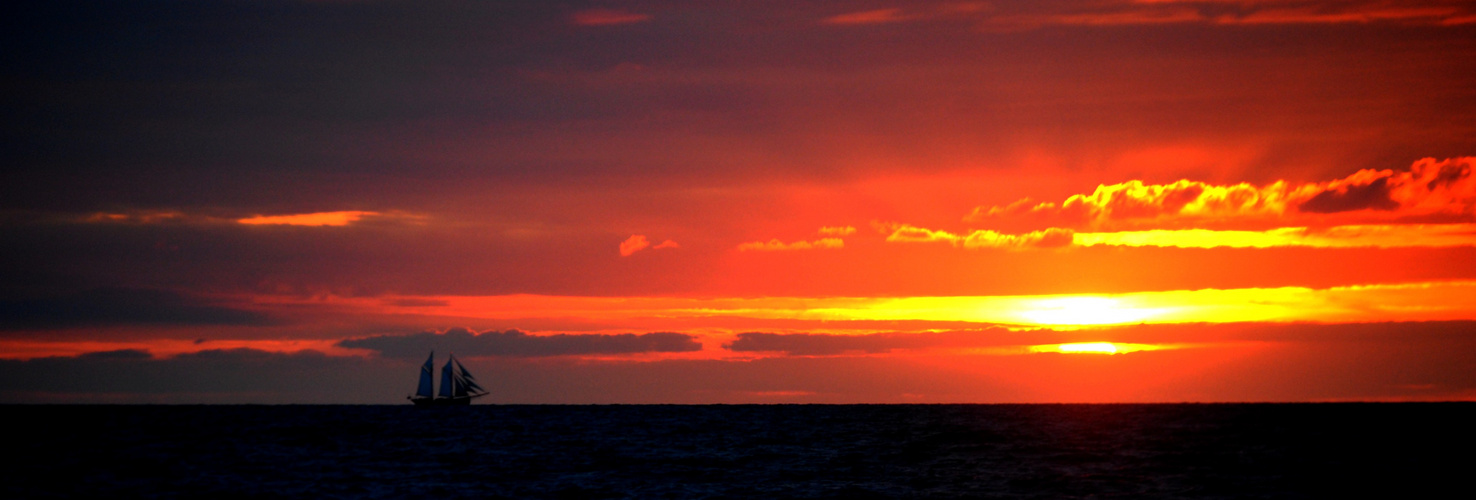 Sonnenuntergang mit Segelschiff II