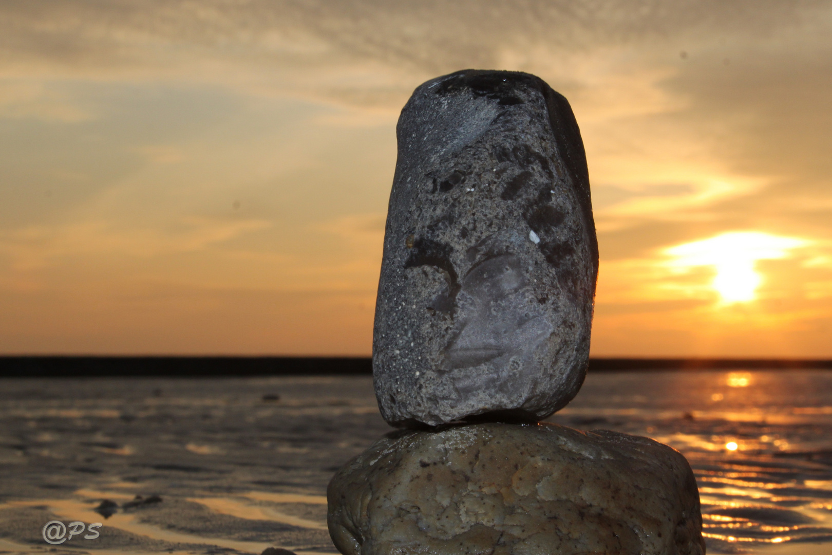 Sonnenuntergang mit Steinen