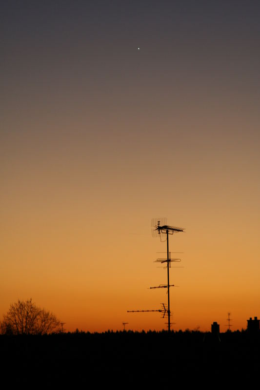 Sonnenuntergang mit Stern am Himmel