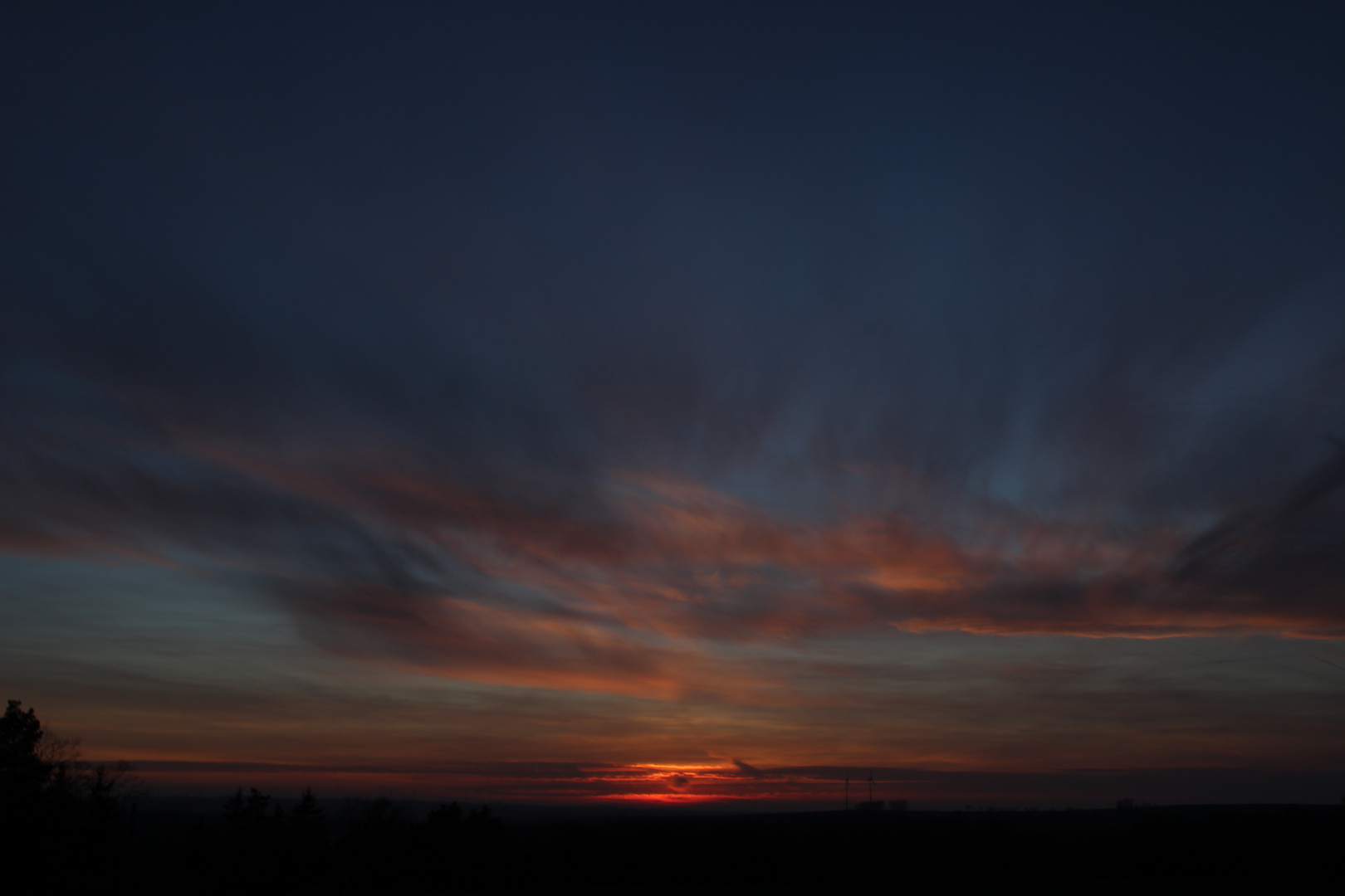 Sonnenuntergang mit Sturmwolken