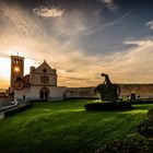 Sonnenuntergang mit toller Stimmung und Blick auf Assisi