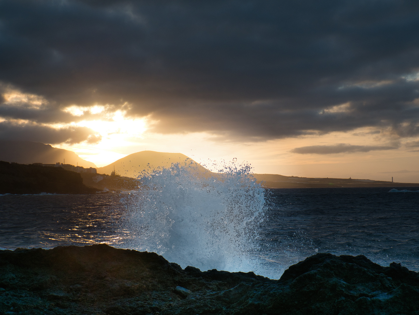 Sonnenuntergang mit Welle